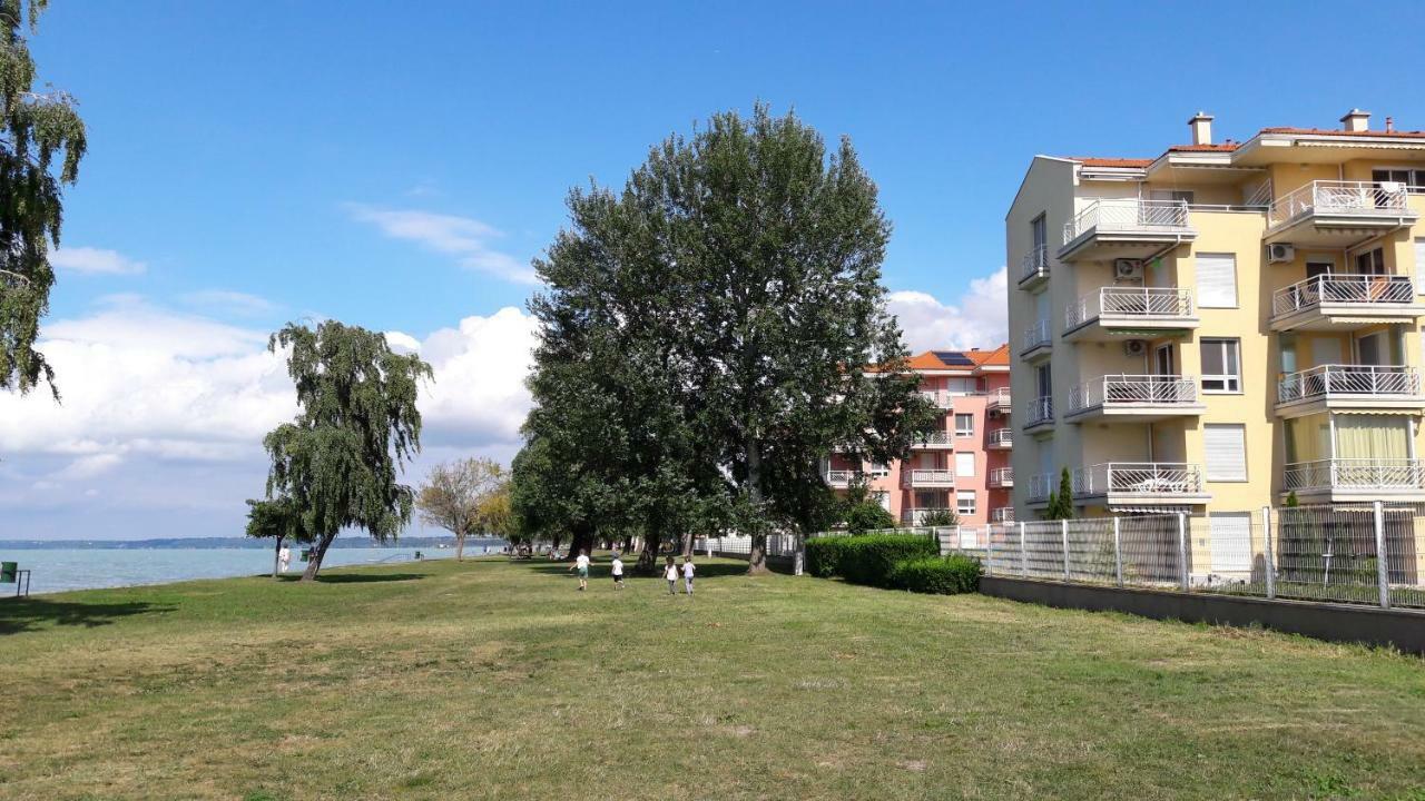 Siofoki Vizparti Nyaralo - Lakeside Apartment Zewnętrze zdjęcie