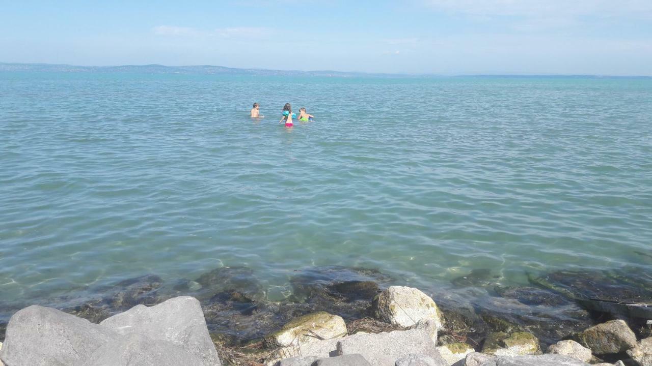Siofoki Vizparti Nyaralo - Lakeside Apartment Zewnętrze zdjęcie
