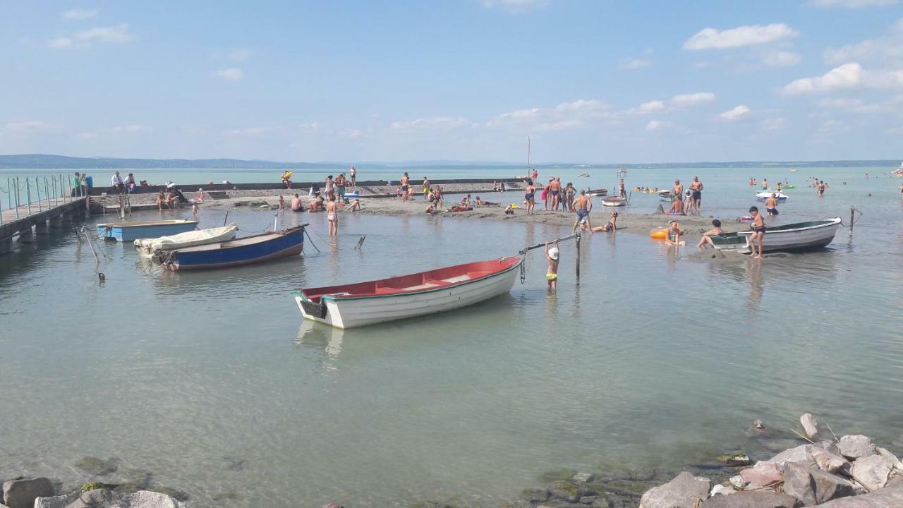 Siofoki Vizparti Nyaralo - Lakeside Apartment Zewnętrze zdjęcie