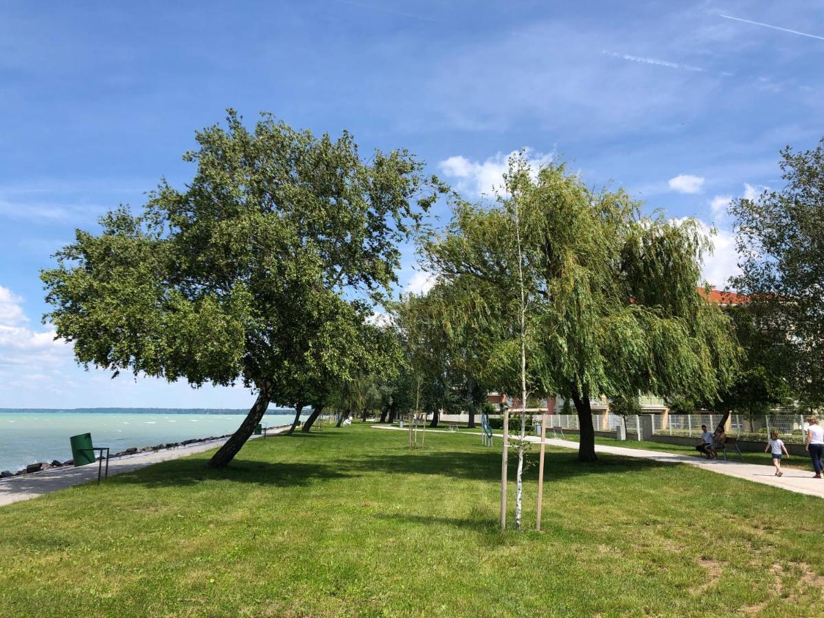 Siofoki Vizparti Nyaralo - Lakeside Apartment Zewnętrze zdjęcie